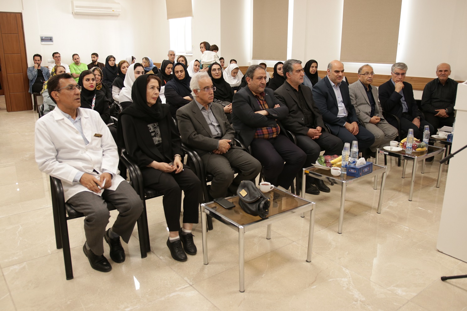 مراسم تجلیل از کارشناسان مامایی و کارشناسان اسناد پزشکی بیمارستان شهریار